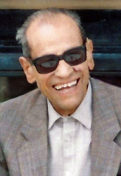 auteur Naguib Mahfouz de la citation J'étais un employé du gouvernement le matin et un écrivain le soir.
