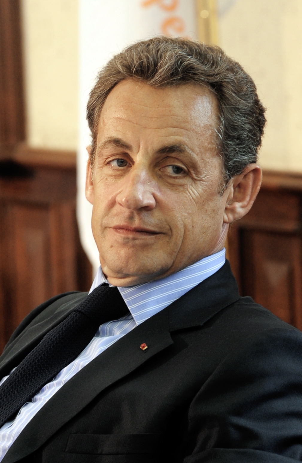 auteur Nicolas Sarkozy de la citation Le succès et la promotion sociale n'ont pas raison que n'importe qui peut réclamer après avoir fait la queue dans un [bureau du gouvernement]. C'est mieux: c'est un droit, un droit que l'on peut mériter à cause de sa transpiration.