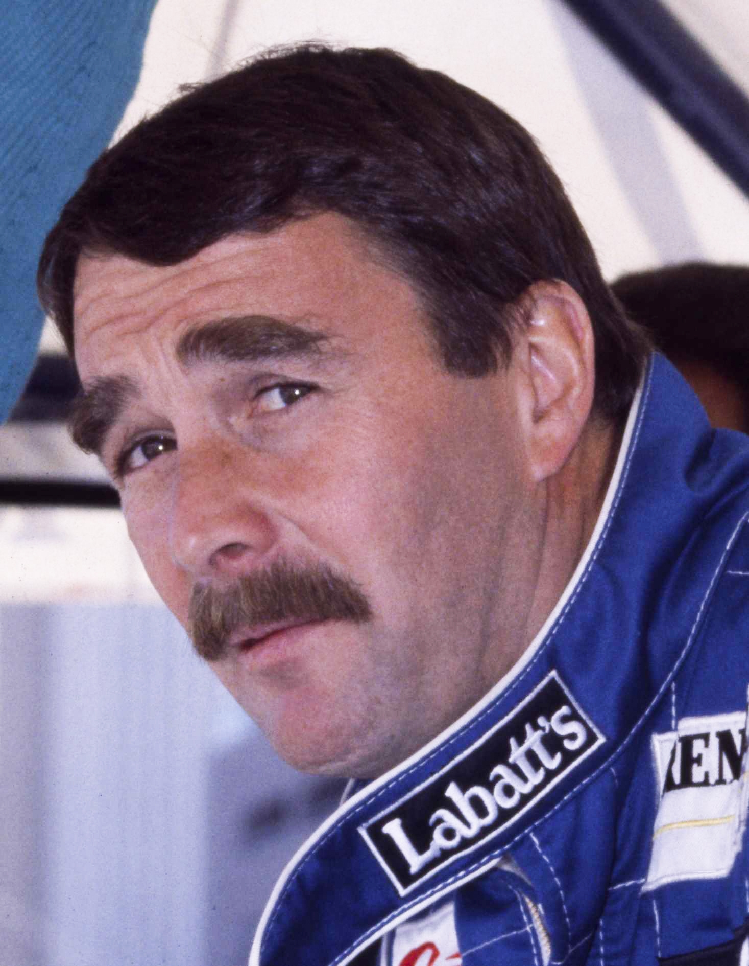auteur Nigel Mansell de la citation Ayrton était notre rival le plus dur. Il ne laisserait aucune pierre non retournée pour sortir le plus de sa voiture et son équipe.