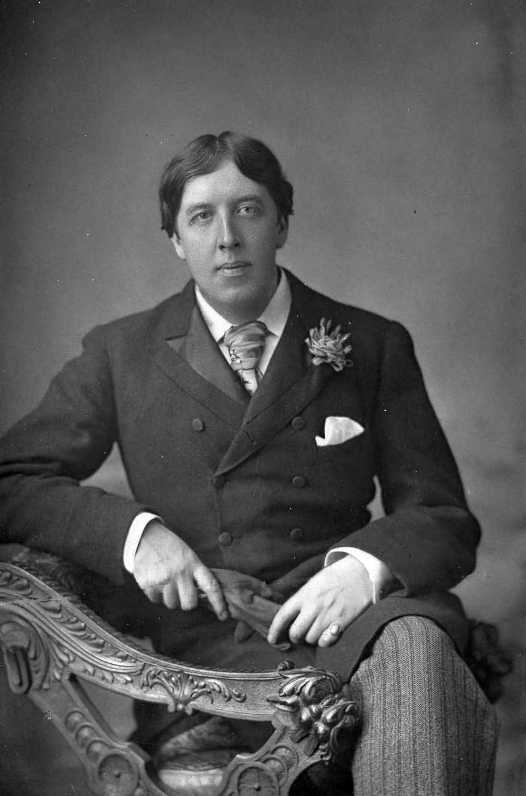 auteur Oscar Wilde de la citation Garde l'amour dans ton coeur. Une vie sans elle est comme un jardin sans soleil lorsque les fleurs sont mortes.