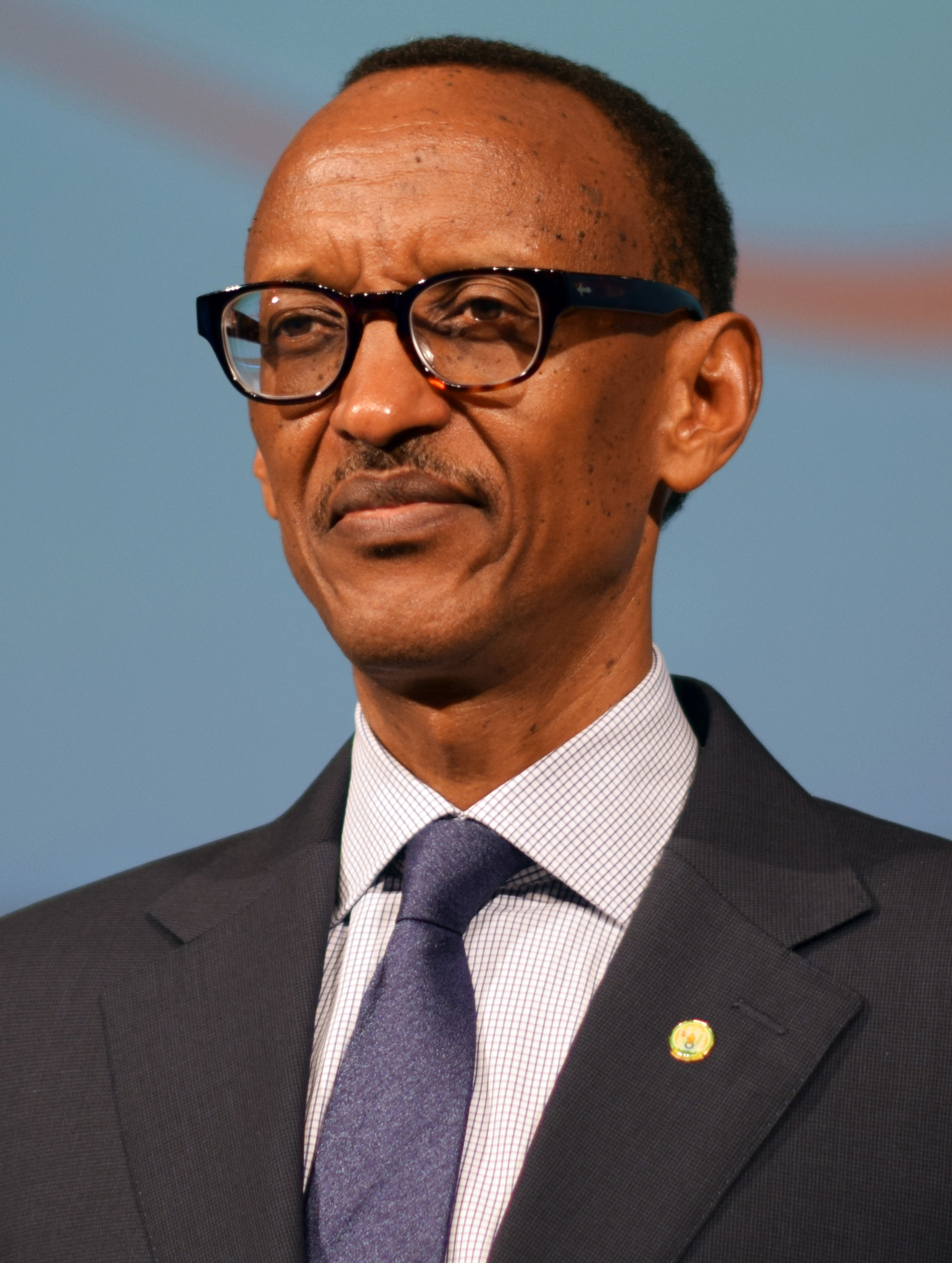 auteur Paul Kagame de la citation C'est la population qui décide quand il est temps pour un leader de partir, pas des pouvoirs étrangers.