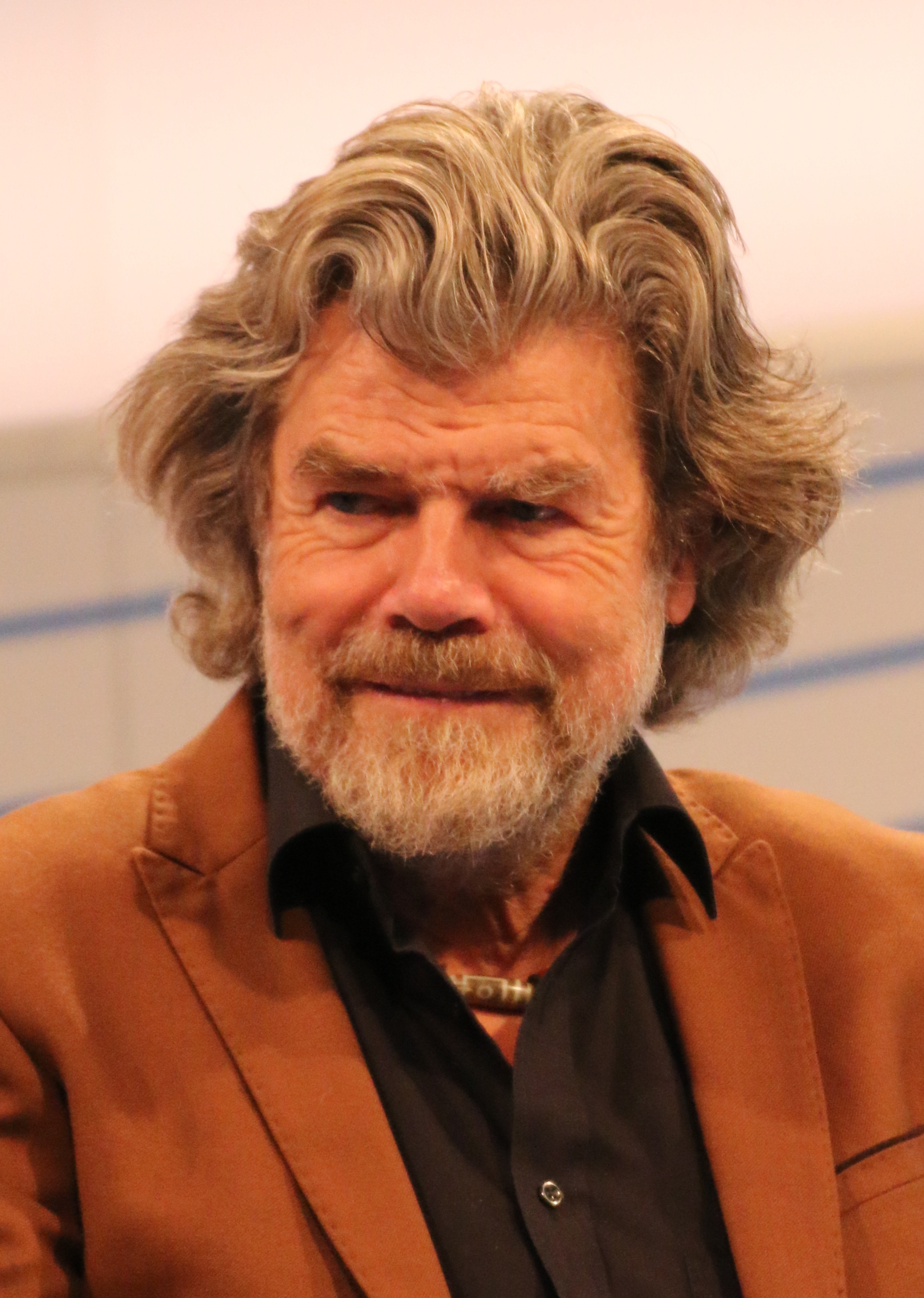 auteur Reinhold Messner de la citation Pour moi, l'imagination est plus importante dans l'escalade que les bouffonneries musculaires ou casse-coutes.