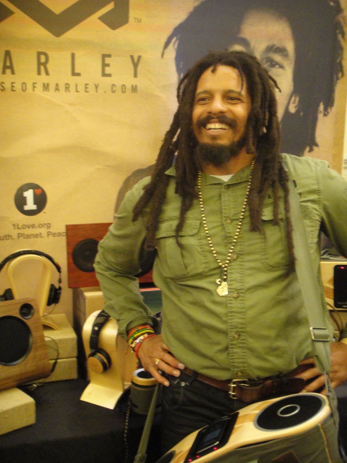 auteur Rohan Marley de la citation La musique est évidemment une grande partie de l'identité de la famille Marley. Mais cette musique fait partie d'une idée plus large - l'amour.
