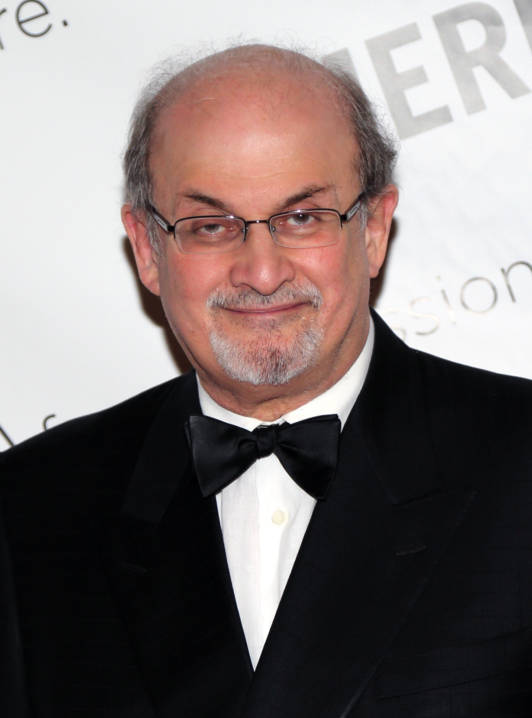 auteur Salman Rushdie de la citation Lorsque vous réalisez un film indépendant, l'argent n'est jamais un problème.