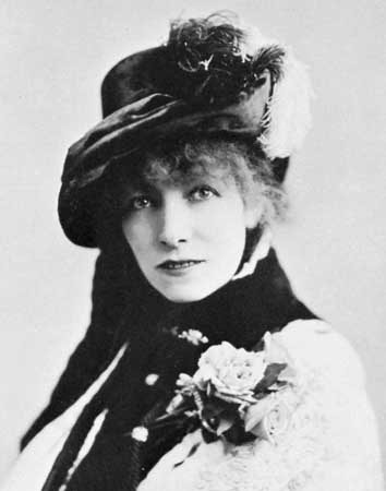 auteur Sarah Bernhardt de la citation L'acteur est trop enclin à exagérer ses pouvoirs; Il veut jouer à Hamlet lorsque son apparence est plus adaptée au roi Lear.