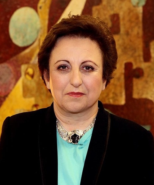 auteur Shirin Ebadi de la citation Nous devons familiariser les jeunes aux réalités du monde ... nous devons leur dire que des millions de personnes dans le monde n'ont pas accès à l'eau potable.