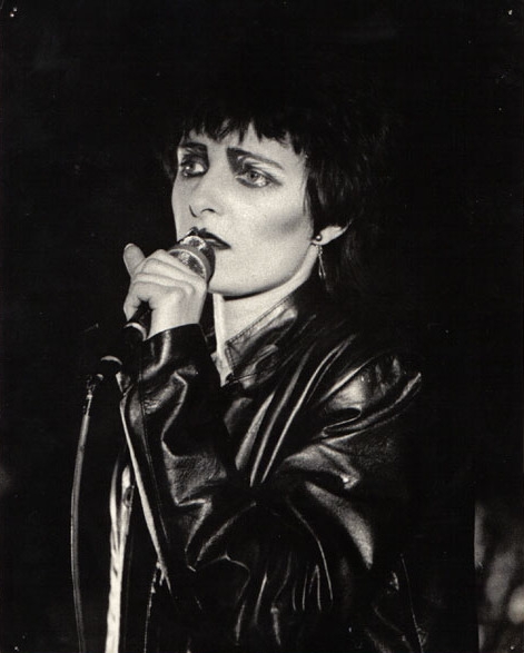 auteur Siouxsie Sioux de la citation La musique pop pour moi était définitivement un évasion, mais jamais studieux.