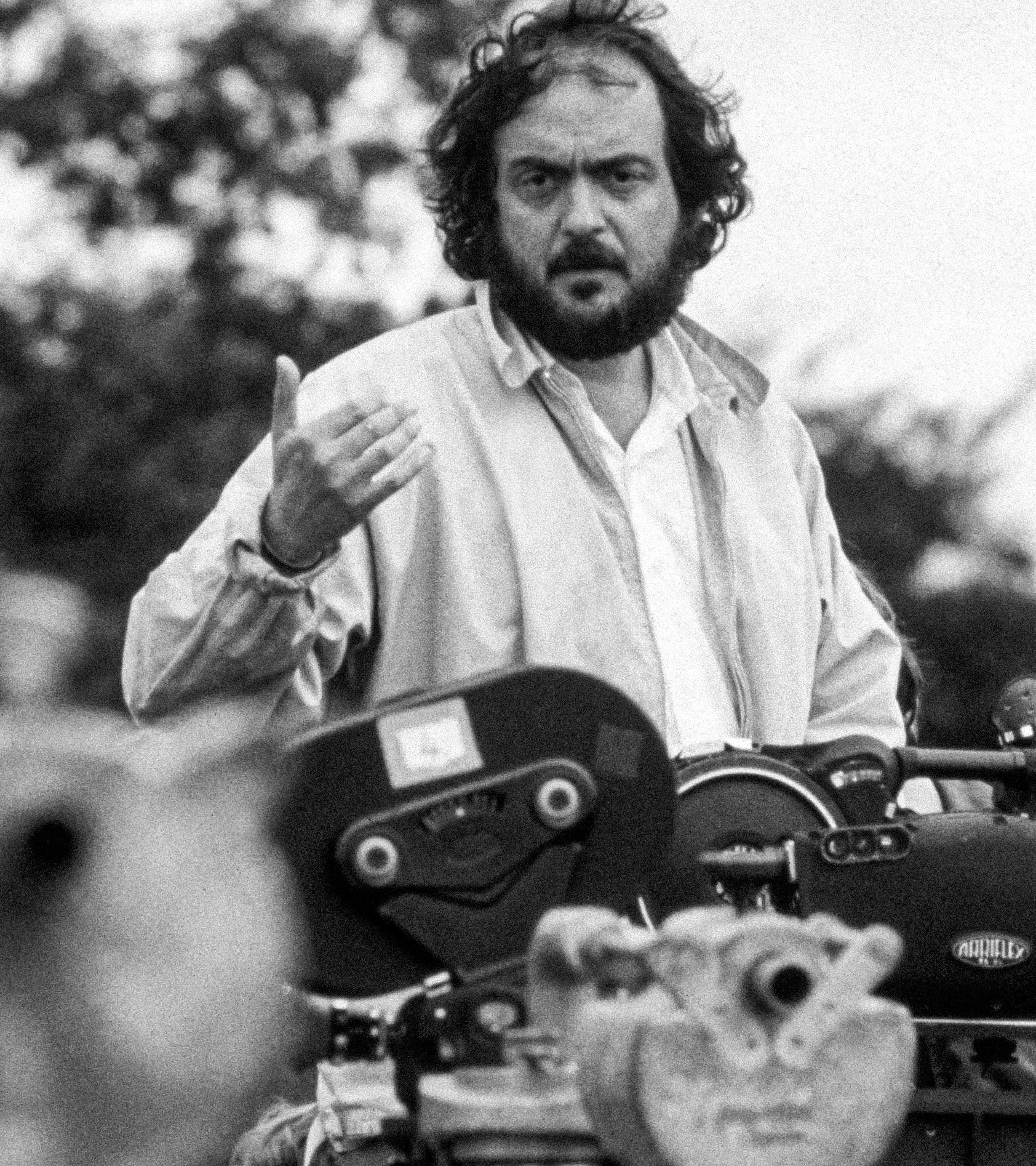 auteur Stanley Kubrick de la citation Aussi vaste de l'obscurité, nous devons fournir notre propre lumière.