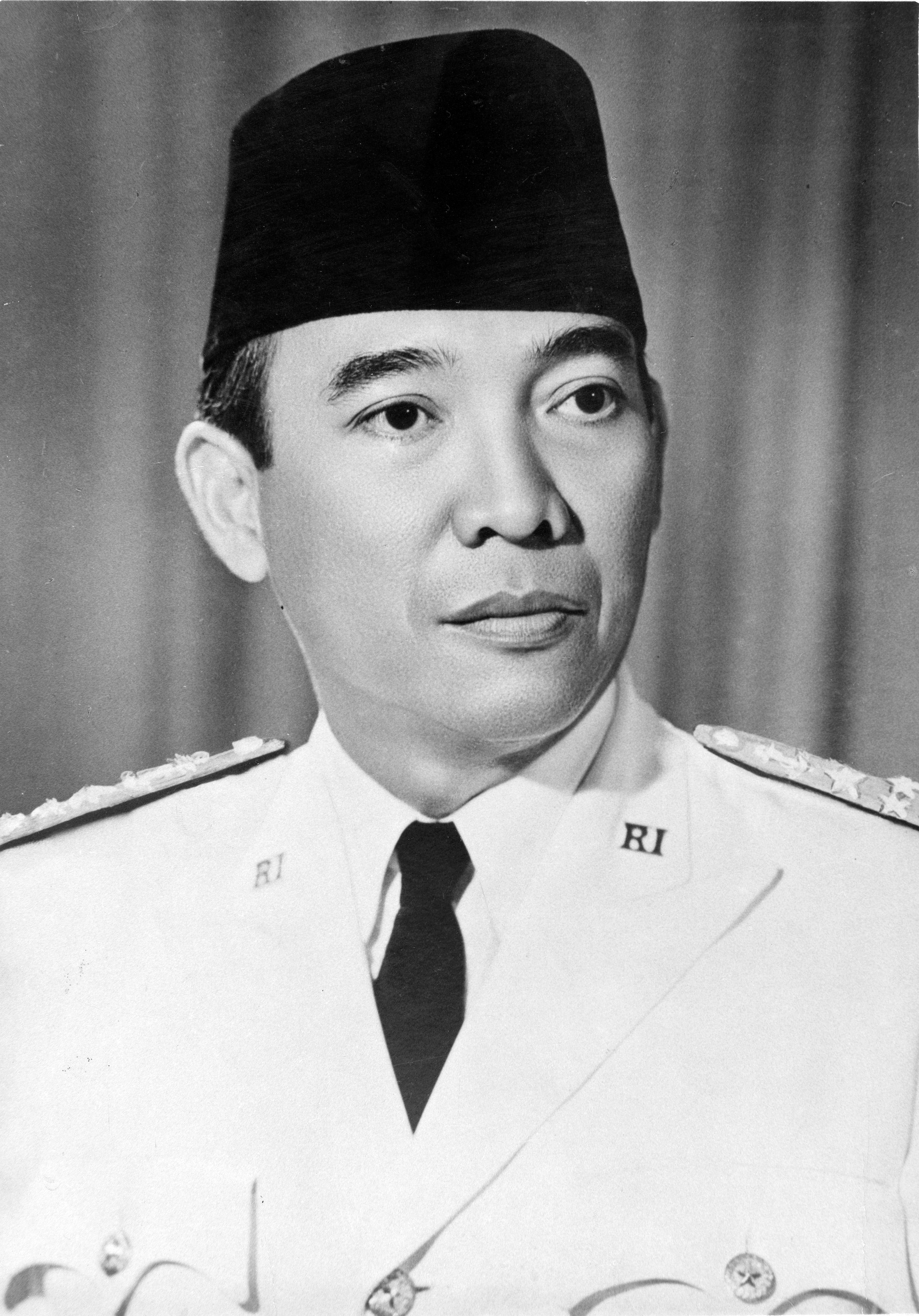 auteur Sukarno de la citation N'oubliez jamais l'histoire.