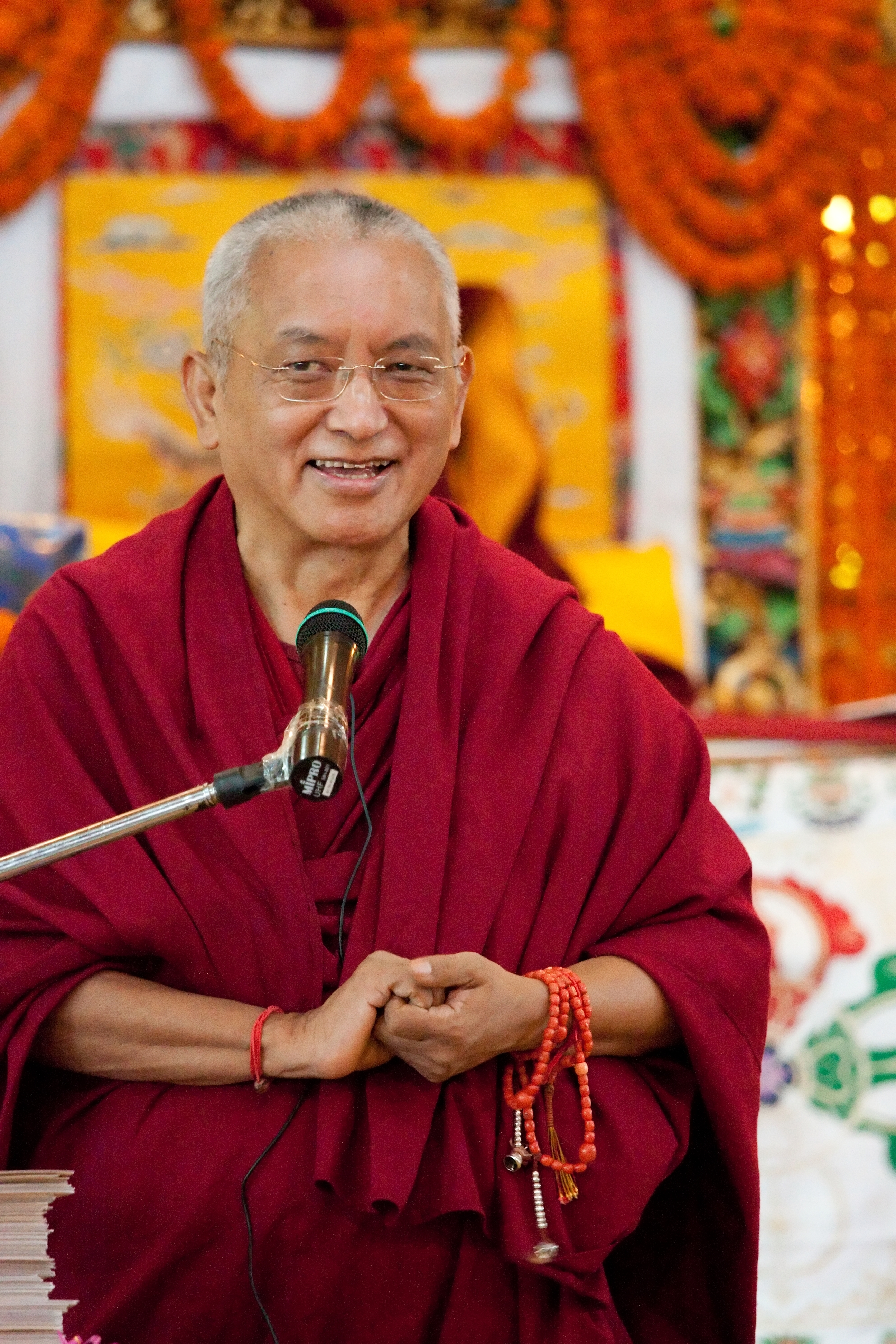 auteur Thubten Zopa Rinpoché de la citation Un corps malade avec un bon cœur est plus bénéfique pour les vies futures qu'un corps en forme et en bonne santé utilisé pour l'auto-préoccupation.