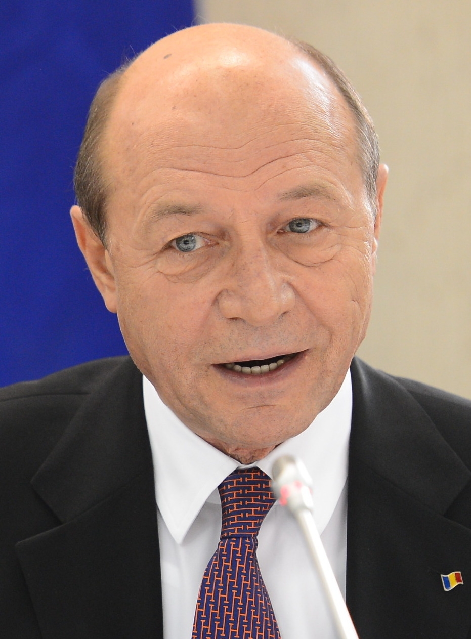 auteur Traian Basescu de la citation Nous sommes le pays qui a attiré le plus grand volume d'investissement étranger en Europe du Sud-Est au cours des dernières années. La Roumanie n'a pas besoin de se battre, croyant qu'il s'agit d'un citoyen de deuxième classe.