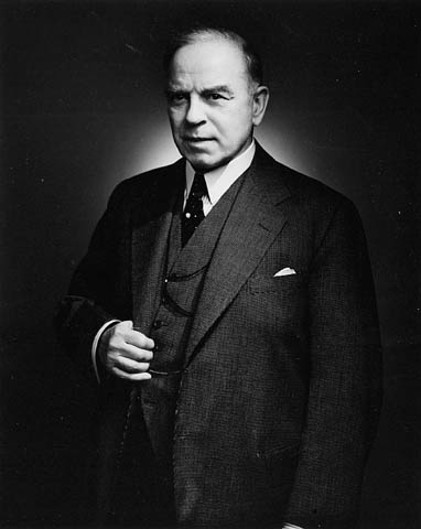 auteur William Lyon Mackenzie King de la citation Les promesses du politicien d'hier sont les impôts d'aujourd'hui.
