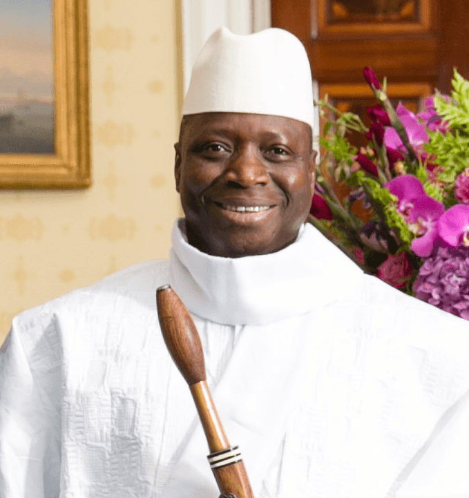 auteur Yahya Jammeh de la citation Malgré toutes les chances, nous avons émergé comme un seul peuple et un pays.