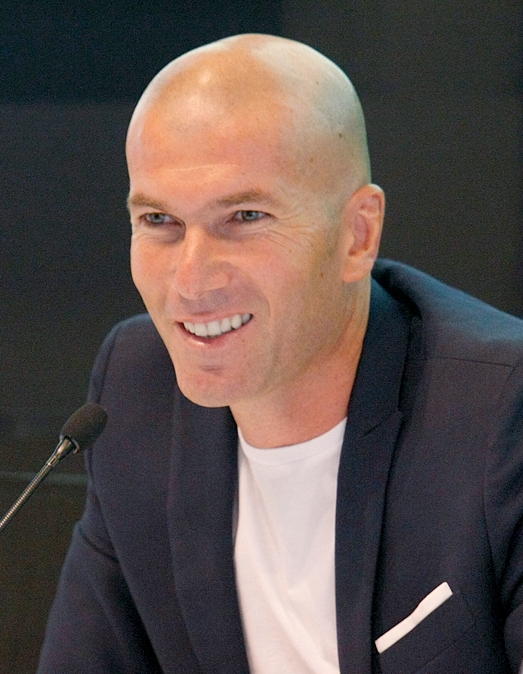 auteur Zinedine Zidane de la citation Si vous êtes déterminé et confiant, il n'y a rien dans cette grande existence qui peut vous empêcher de réaliser ce que vous voulez.